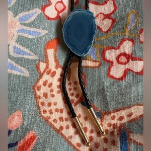 Vintage Blue Agate Slice Bolo Tie Necklace – Faux Leather Cord